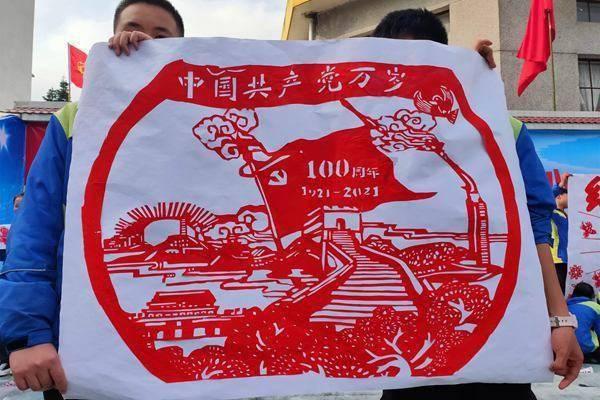 救援时尚的女孩
